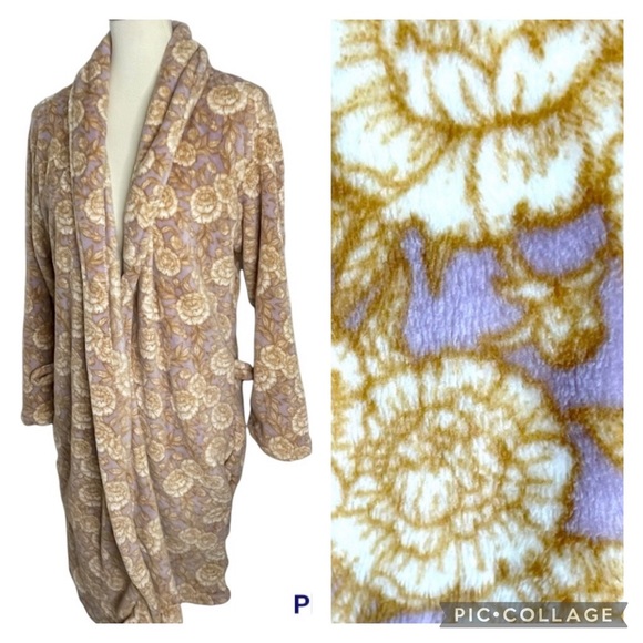 Adrienne Vittadini Other - Adrienne Vittadini Robe Fuzzy Soft Cuddly Floral Open Front One Size
